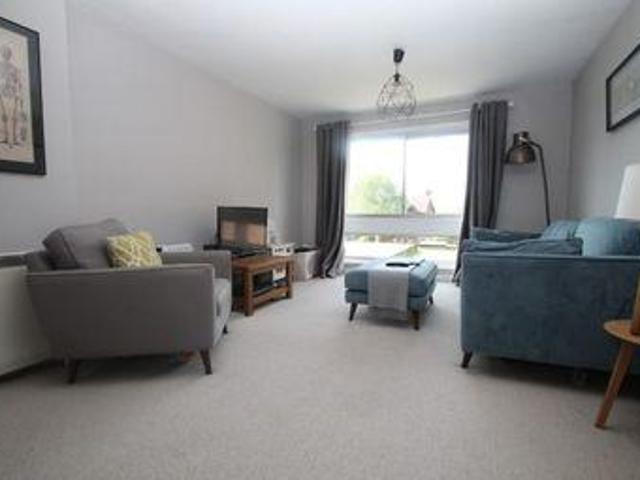 2 Bedrooms Flat for rent in Swan Street, Petersfield GU32
