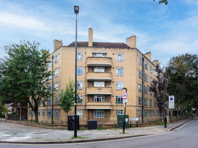 2 Bedrooms Flat for Rent in Pondfield House | Foxtons