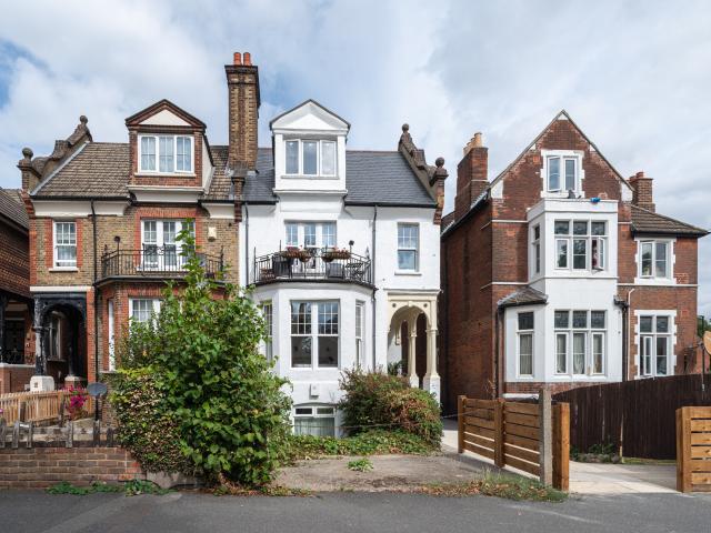 2 Bedrooms Flat for Rent in Palace Road | Foxtons