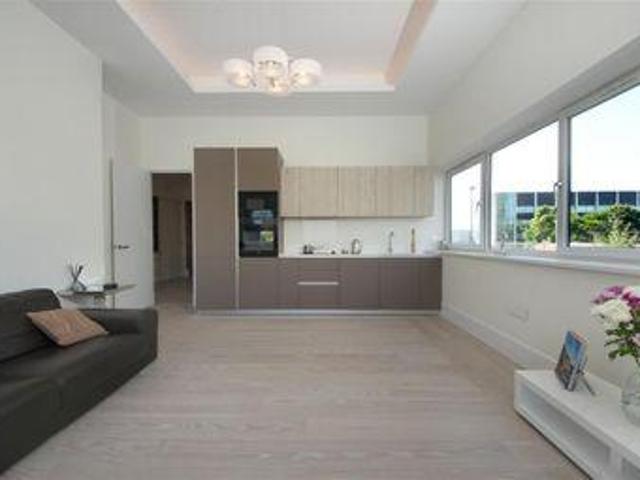2 Bedrooms Flat for rent in Park Gate, Mount Avenue, London W5