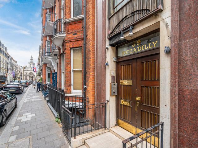 2 Bedrooms Flat for Rent in Piccadilly | Foxtons