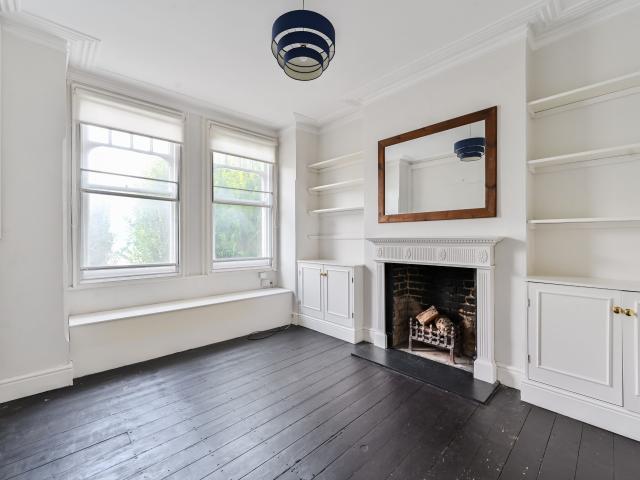 2 Bedrooms Flat for Rent in Queenstown Road | Foxtons