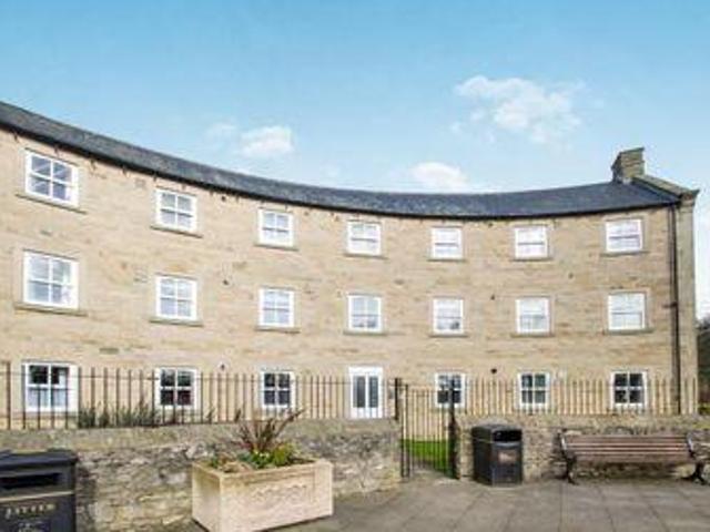 2 Bedrooms Flat for rent in Riverside Crescent, Bakewell DE45