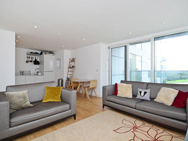2 Bedrooms Flat for Rent in Woodberry Grove | Foxtons