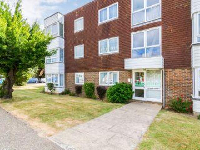 2 Bedrooms Flat for rent in Woodlands Avenue, Rustington, Littlehampton BN16