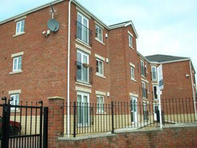 2 Bedrooms Flat for rent in Water Royd Lane, Mirfield WF14