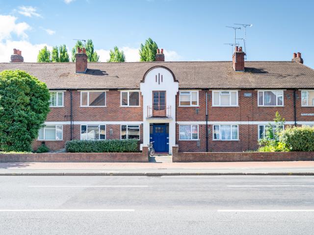 2 Bedrooms Flat for Rent in West Barnes Lane, London, SW20 | Foxtons