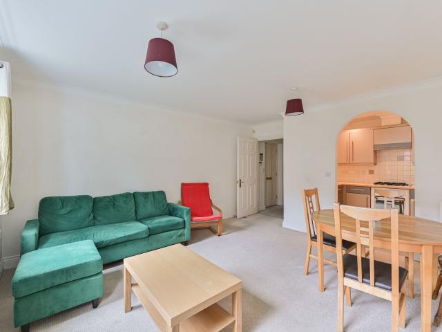 2 Bedrooms Flat for Rent in The White House | Foxtons