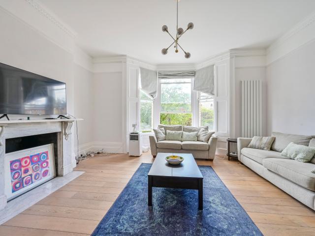 2 Bedrooms Flat for Rent in Thornton Hill | Foxtons