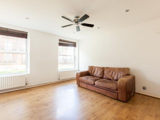 2 Bedrooms Flat for Rent in Tilson House | Foxtons
