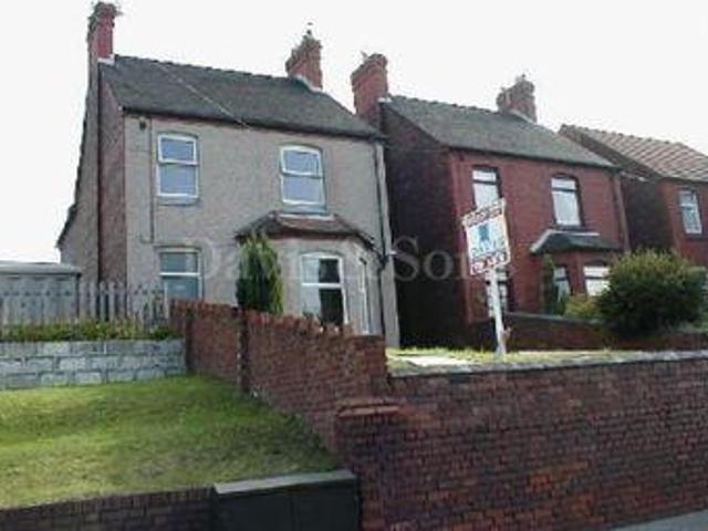 2 Bedrooms Flat for rent in Tregwilym Road, Rogerstone, Newport. NP10