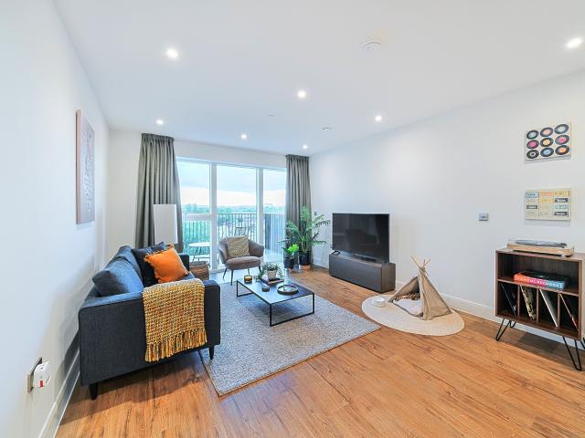 2 Bedrooms Flat for Rent in Uncle Colindale | Foxtons