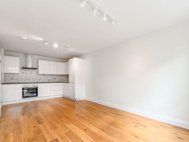 2 Bedrooms Flat for Rent in VAYNOR HOUSE | Foxtons