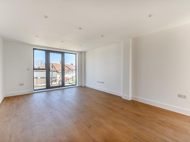 2 Bedrooms Flat for Rent in Valley Gardens | Foxtons