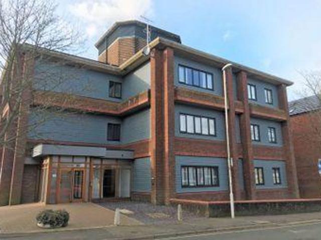 2 Bedrooms Flat for sale in Cantelupe Road, East Grinstead RH19