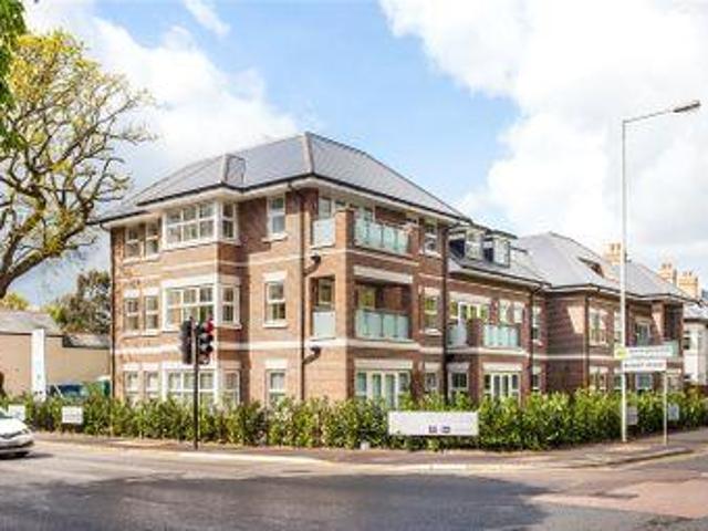 2 Bedrooms Flat for sale in Alpine House, High Road, Bushey Heath WD23