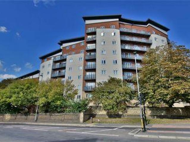 2 Bedrooms Flat for sale in Aspects Court, Slough, Berkshire SL1