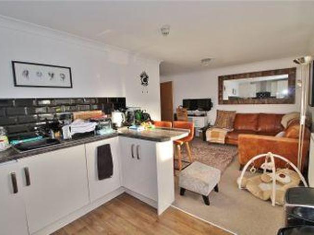 2 Bedrooms Flat for sale in Broadwater Street West, Broadwater, Worthing, West Sussex BN14