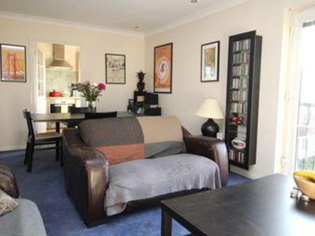 2 Bedrooms Flat for sale in Brookers Road, Billingshurst RH14