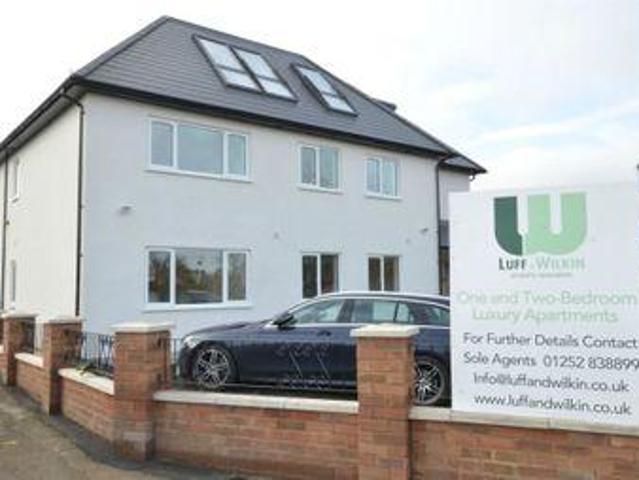 2 Bedrooms Flat for sale in Glenmore House, Old Bracknell Lane West, Bracknell, Berkshire RG12
