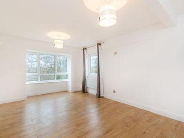 2 Bedrooms Flat for sale in Grasmere Road, Bromley BR1