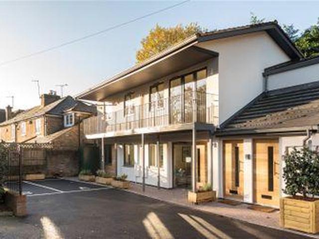 2 Bedrooms Flat for sale in Greenside View, Oxford Road, Gerrards Cross, Buckinghamshire SL9