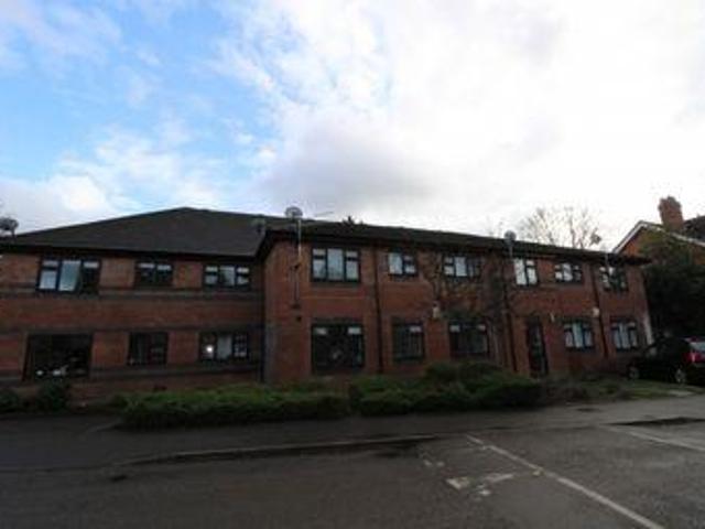 2 Bedrooms Flat for sale in Emerson Court, Albert Walk, Crowthorne, Berkshire RG45