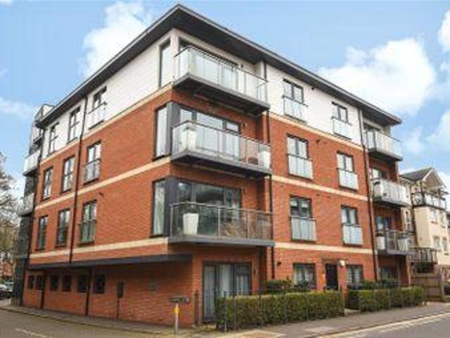 2 Bedrooms Flat for sale in Fellowes House, Caravan Lane, Rickmansworth, Hertfordshire WD3
