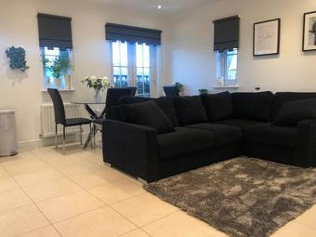 2 Bedrooms Flat for sale in Fulmar Crescent, Bracknell RG12