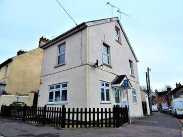 2 Bedrooms Flat for sale in Kent Road, Halling, Rochester ME2