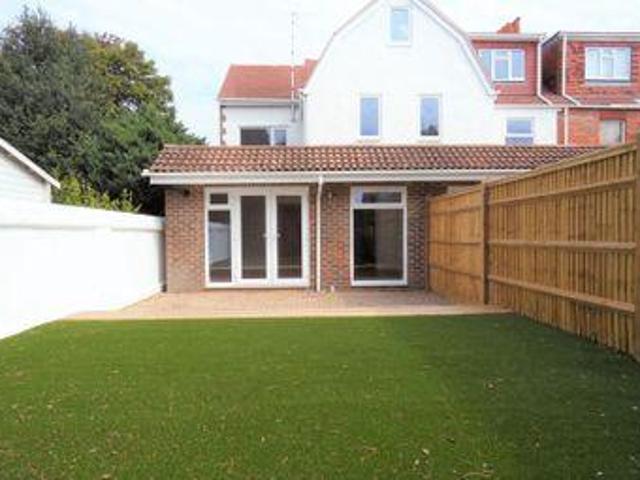 2 Bedrooms Flat for sale in King Edward Avenue, Broadwater, Worthing BN14