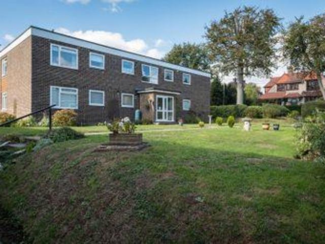 2 Bedrooms Flat for sale in Hempstead Road, Uckfield TN22