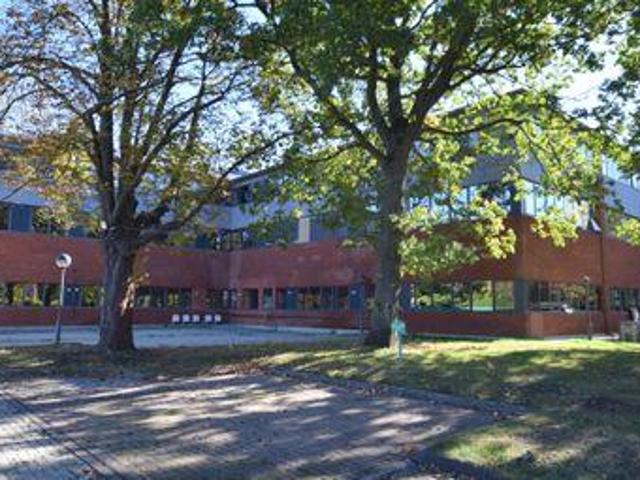 2 Bedrooms Flat for sale in Oak House, Harvest Crescent, Fleet GU51