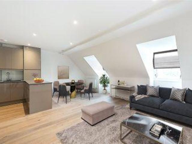 2 Bedrooms Flat for sale in Station Approach, Great Missenden, Buckinghamshire HP16