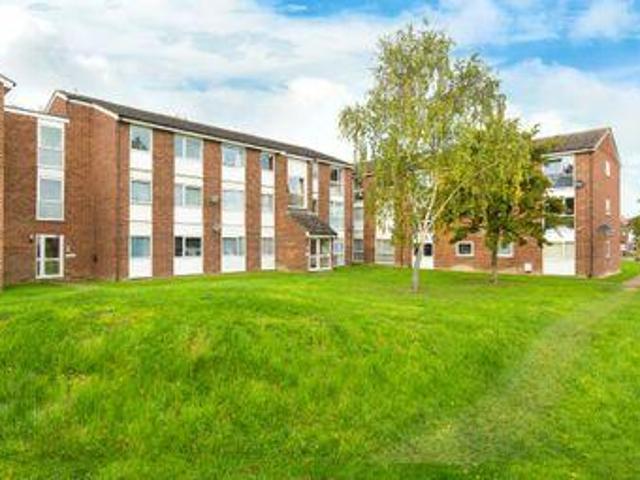 2 Bedrooms Flat for sale in Swift Close, Royston SG8