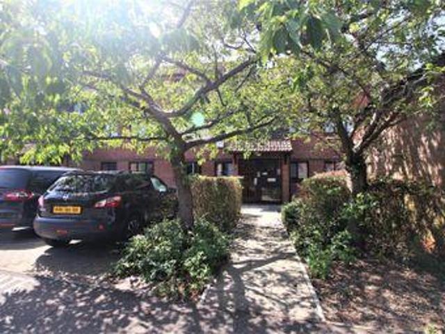2 Bedrooms Flat for sale in Pavilion Way, Burnt Oak, Edgware HA8