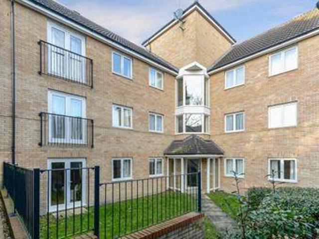 2 Bedrooms Flat for sale in Pippin Grove, Royston SG8