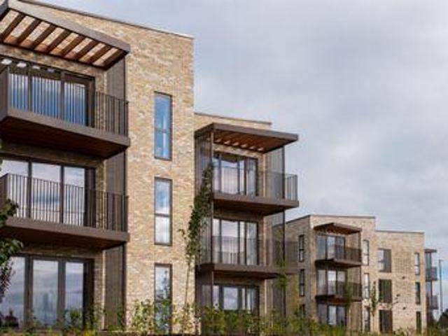 2 Bedrooms Flat for sale in Rocky Lane, Haywards Heath RH16