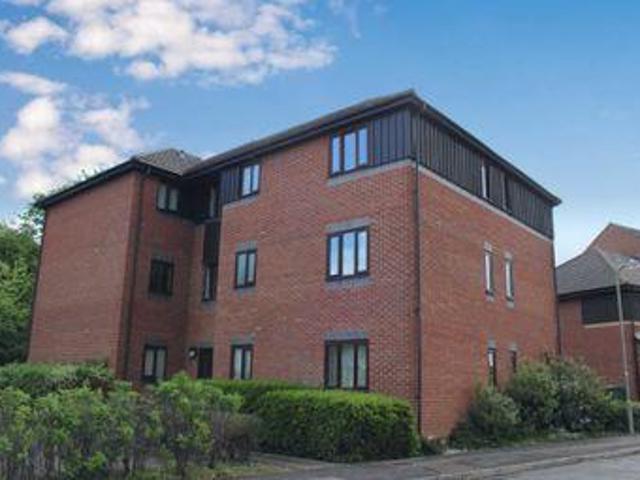 2 Bedrooms Flat for sale in Roebuck Court, Didcot OX11