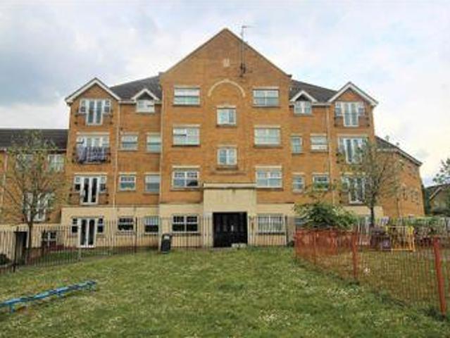 2 Bedrooms Flat for sale in Warren Way, Edgware HA8