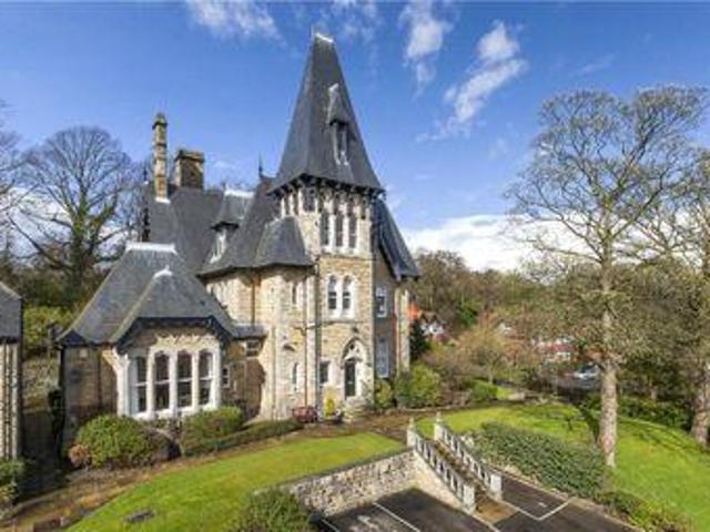 2 Bedrooms Flat for sale in Weetwood Manor, Weetwood Court, Leeds, West Yorkshire LS16