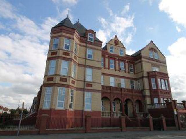 2 Bedrooms Flat for sale in West Parade, Rhyl LL18