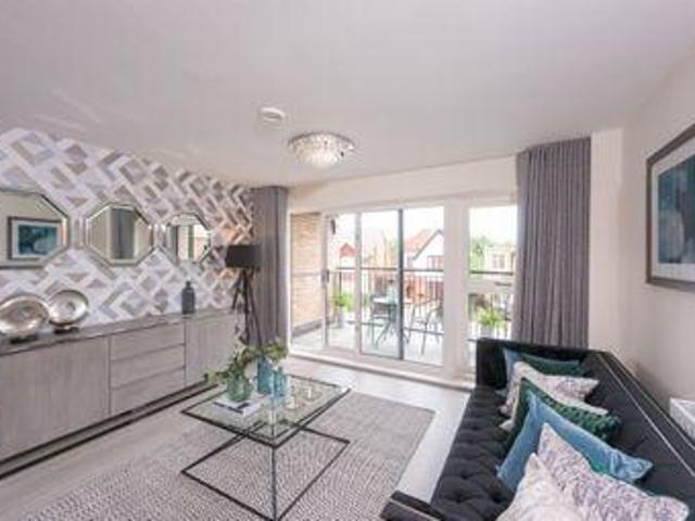 2 Bedrooms Flat for sale in Windsor Road, Slough SL1