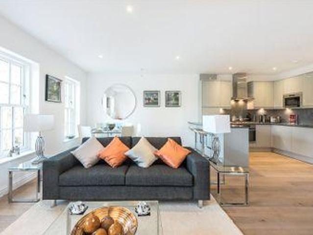 2 Bedrooms Flat for sale in Unit 4 Hampden Place, Station Approach, Great Missenden, Buckinghamshire HP16