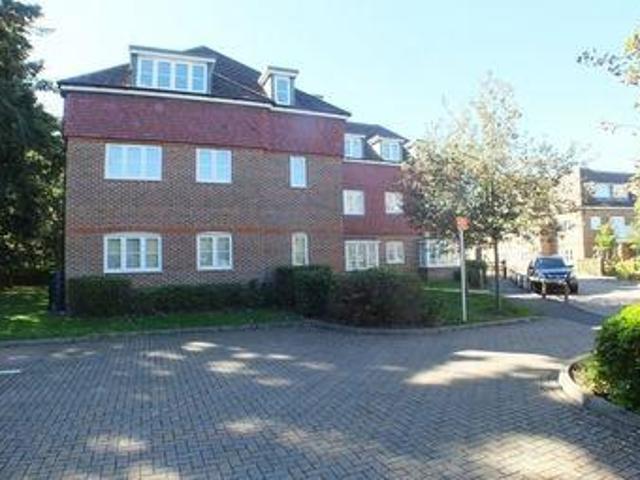 2 Bedrooms Flat for sale in Upper Meadow Hedgerley Lane, Gerrards Cross, Buckinghamshire SL9