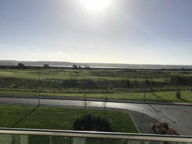 2 Bedrooms Flat for sale in Y Corsydd, The Links, Llanelli SA15