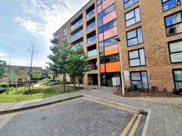 2 Bedrooms Flat for sale in Zodiac Close, Edgware HA8