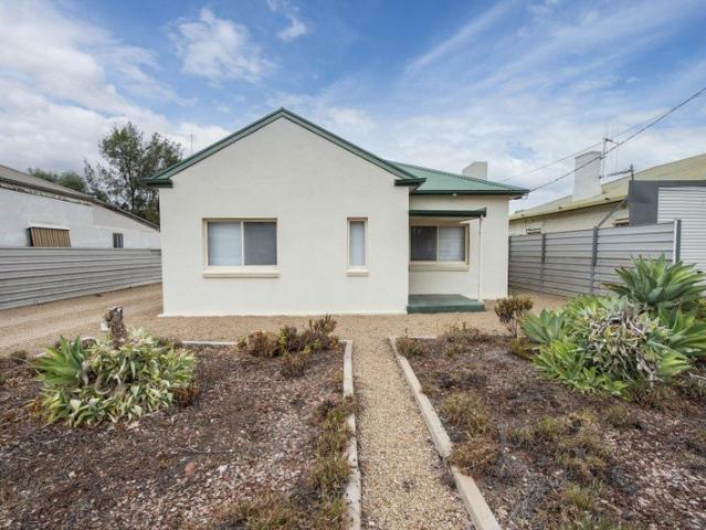 2 Bedrooms Good Location close to CBD