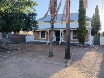 2 Bedrooms Great location