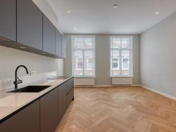 2 bedrooms Ground floor and upstairs apartment Surface Area: 60m2